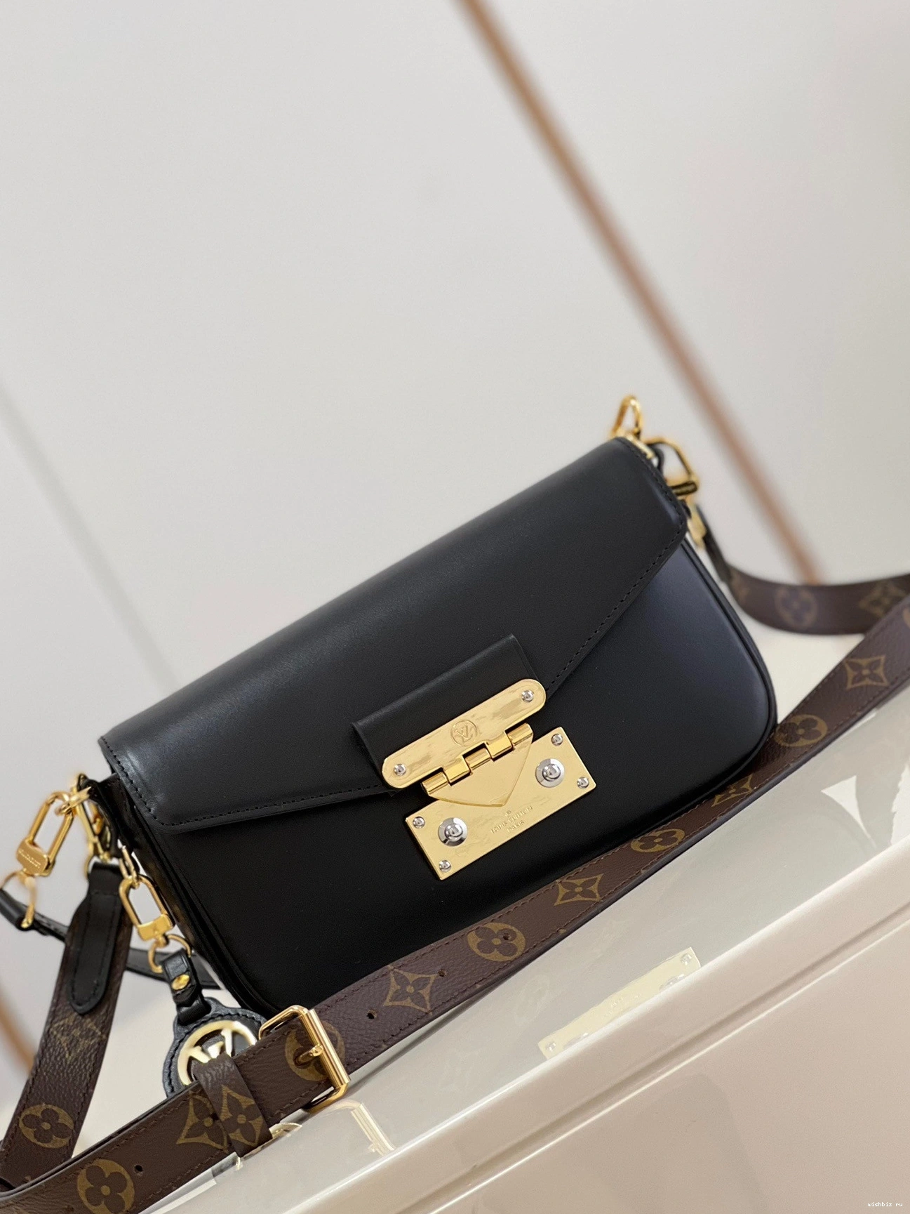 WIS Vuitton Louis SWING 1030